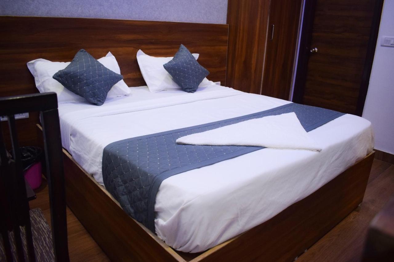 Surya International Bed & Breakfast Yeni Delhi Dış mekan fotoğraf