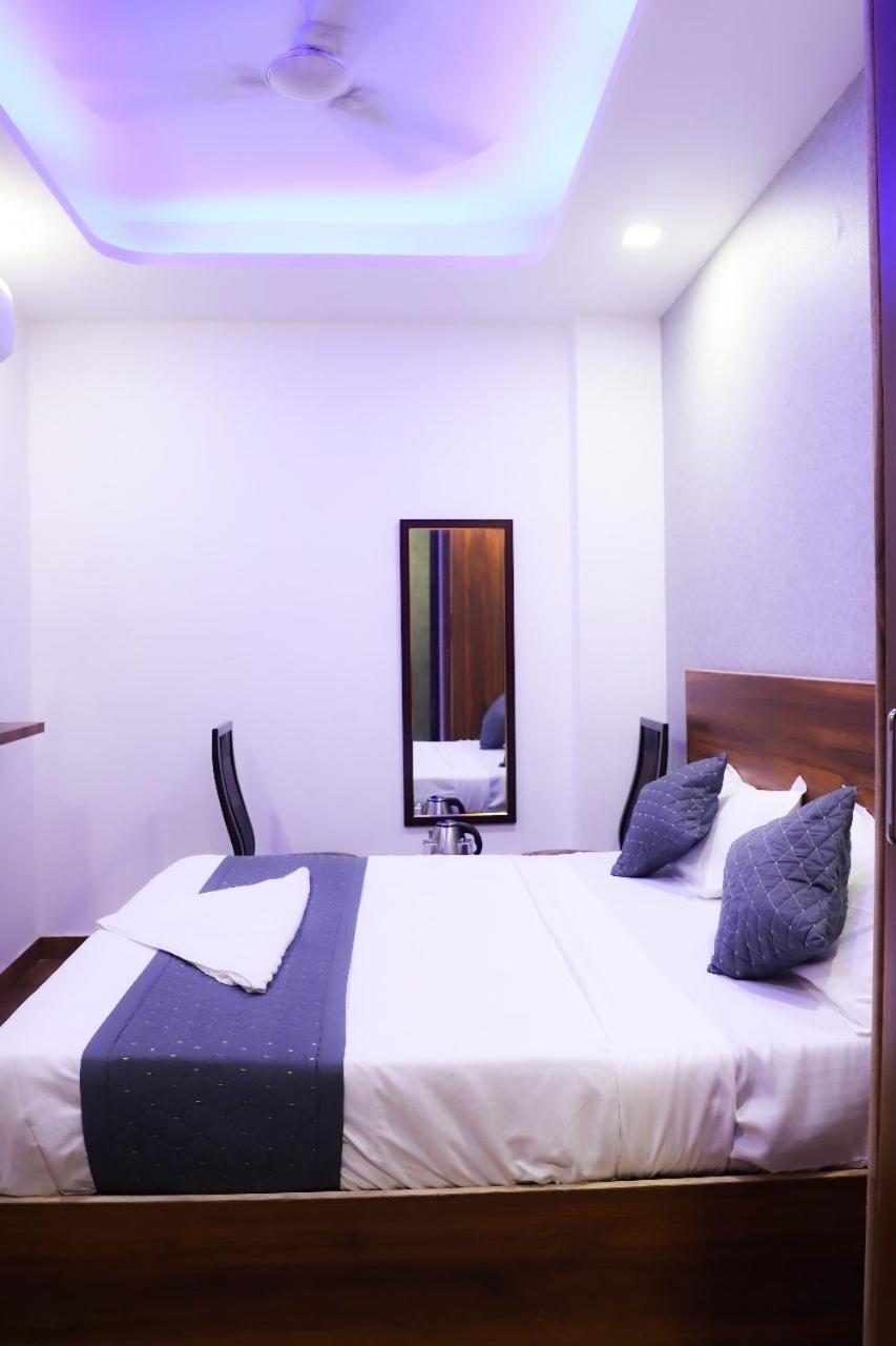 Surya International Bed & Breakfast Yeni Delhi Dış mekan fotoğraf