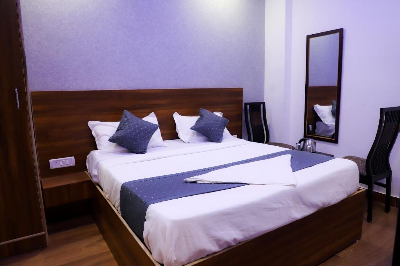 Surya International Bed & Breakfast Yeni Delhi Dış mekan fotoğraf