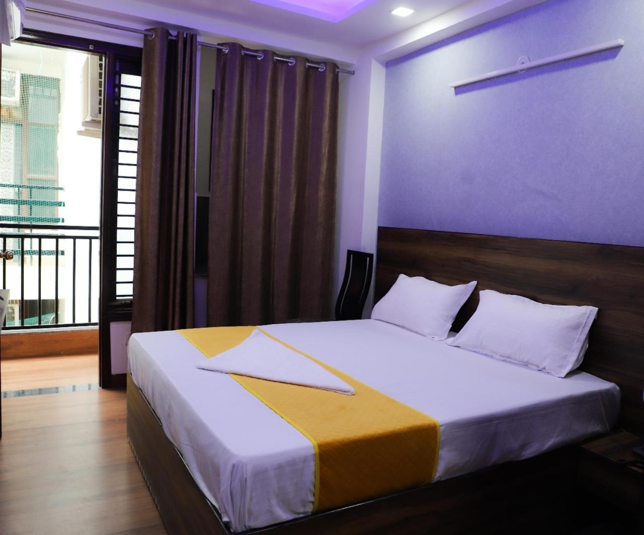 Surya International Bed & Breakfast Yeni Delhi Dış mekan fotoğraf