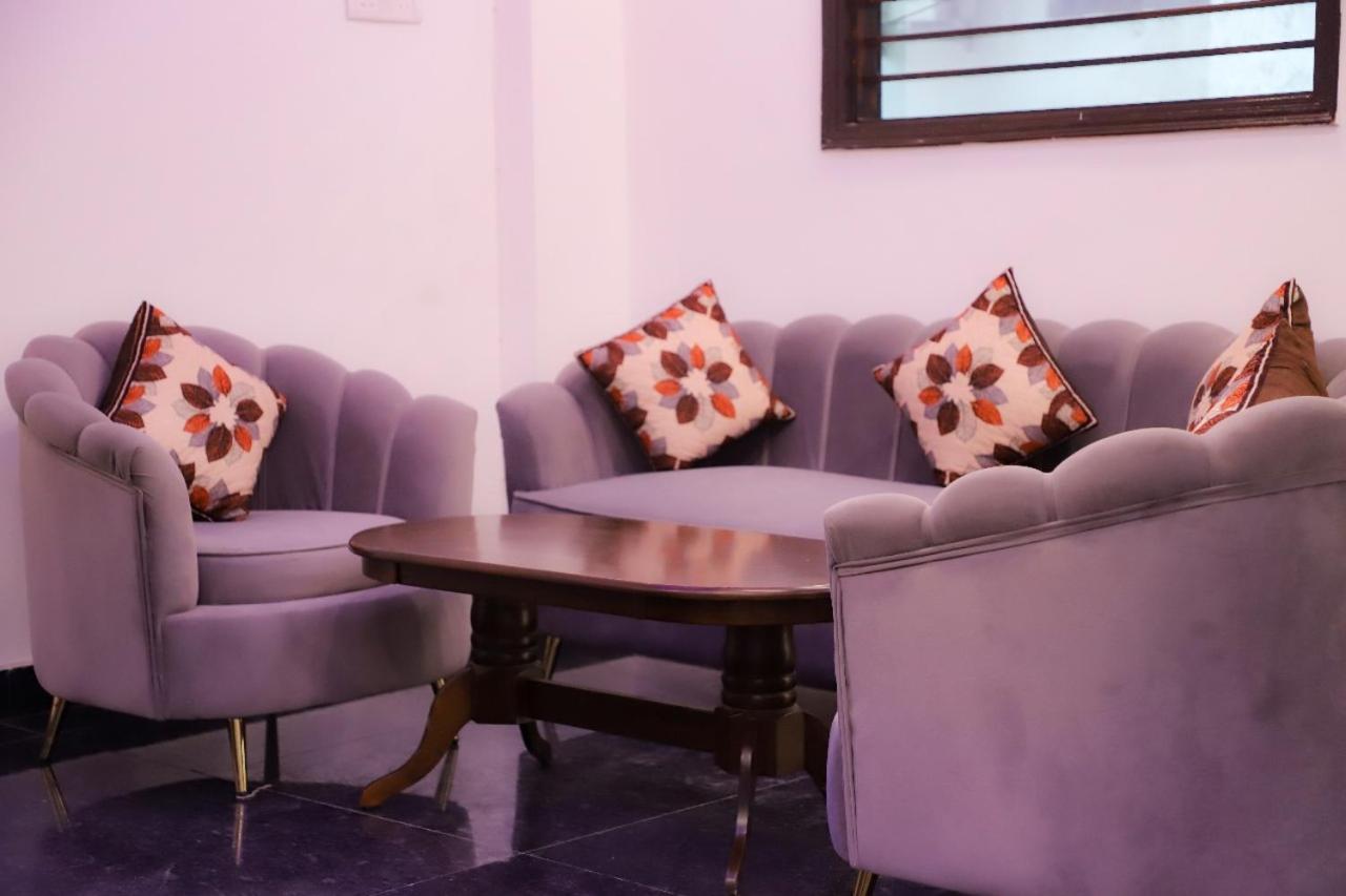 Surya International Bed & Breakfast Yeni Delhi Dış mekan fotoğraf