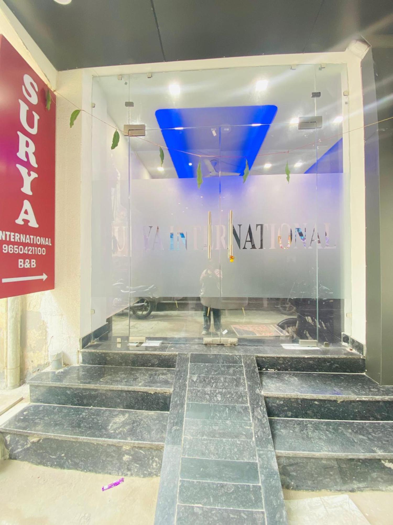 Surya International Bed & Breakfast Yeni Delhi Dış mekan fotoğraf