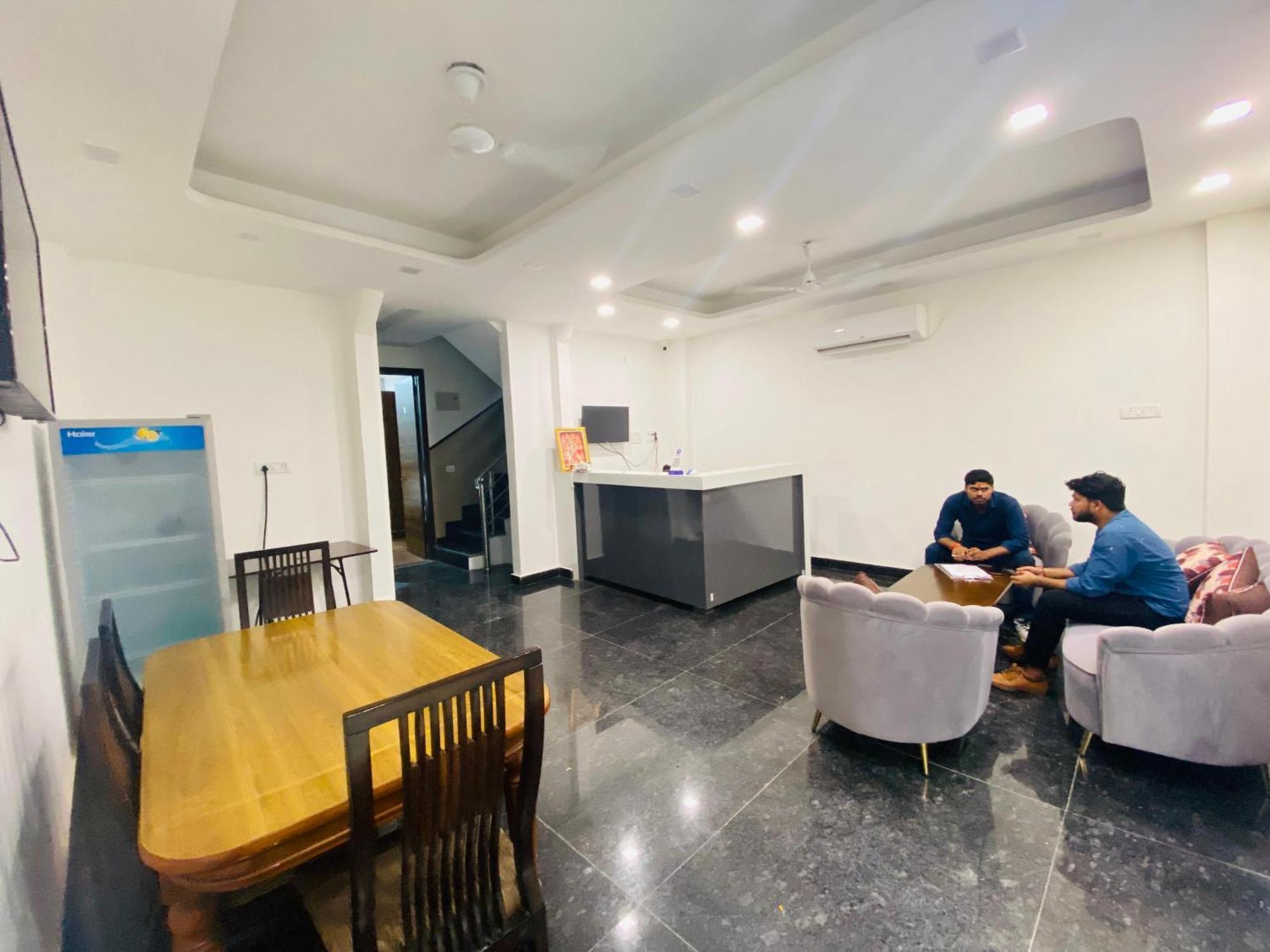 Surya International Bed & Breakfast Yeni Delhi Dış mekan fotoğraf