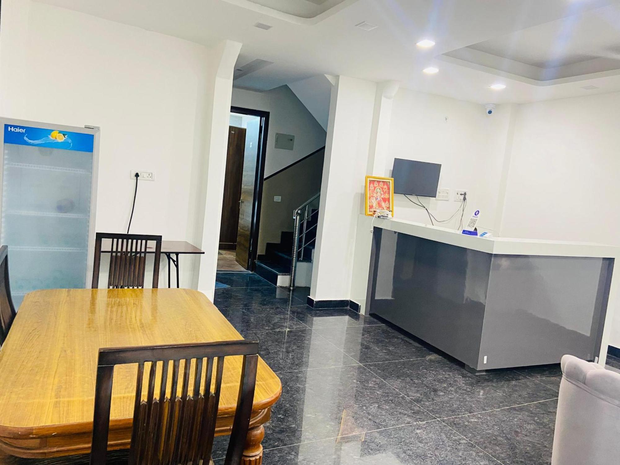 Surya International Bed & Breakfast Yeni Delhi Dış mekan fotoğraf