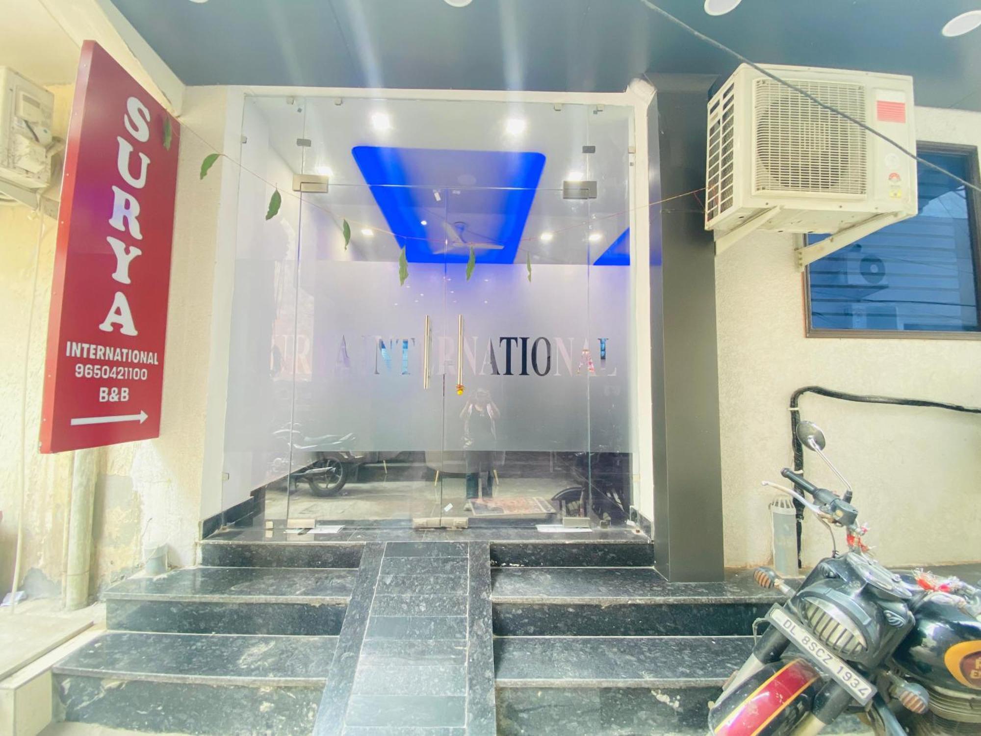Surya International Bed & Breakfast Yeni Delhi Dış mekan fotoğraf